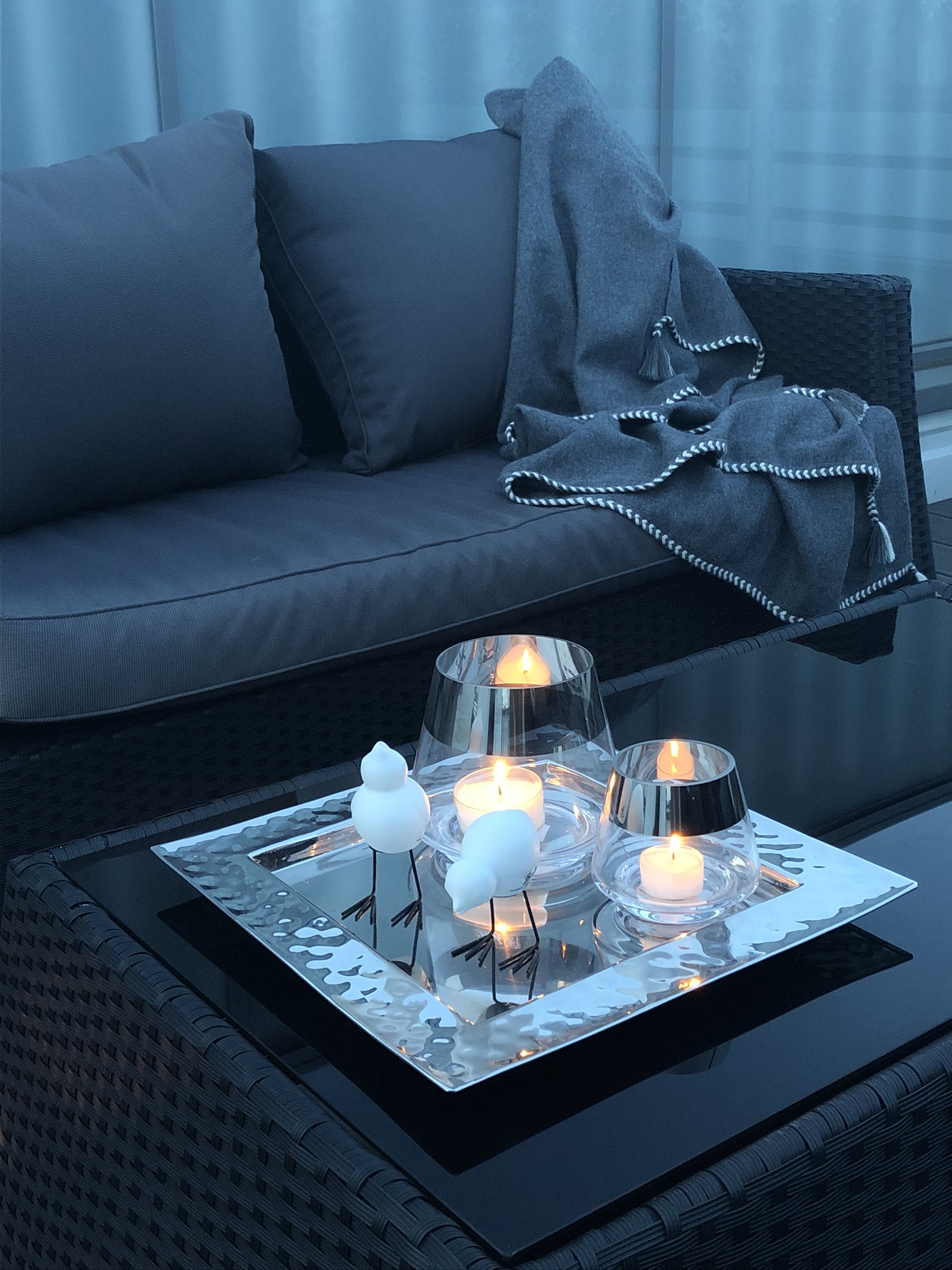 Einkaufen Wiesbaden: Von Blumentöpfen, über Feuerstellen bis hin zu Windlichtern und Laternen aus Edelstahl bieten wir eine große Auswahl an Dekoartikeln für den Außenbereich.  - Embellir Wiesbaden