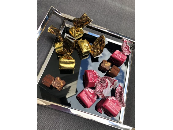 Einkaufen Wiesbaden: Probieren Sie sich durch unser sorgfältig ausgewähltes Sortiment an Delikatessen und entdecken Sie den Gourmet in sich.  - Embellir Wiesbaden