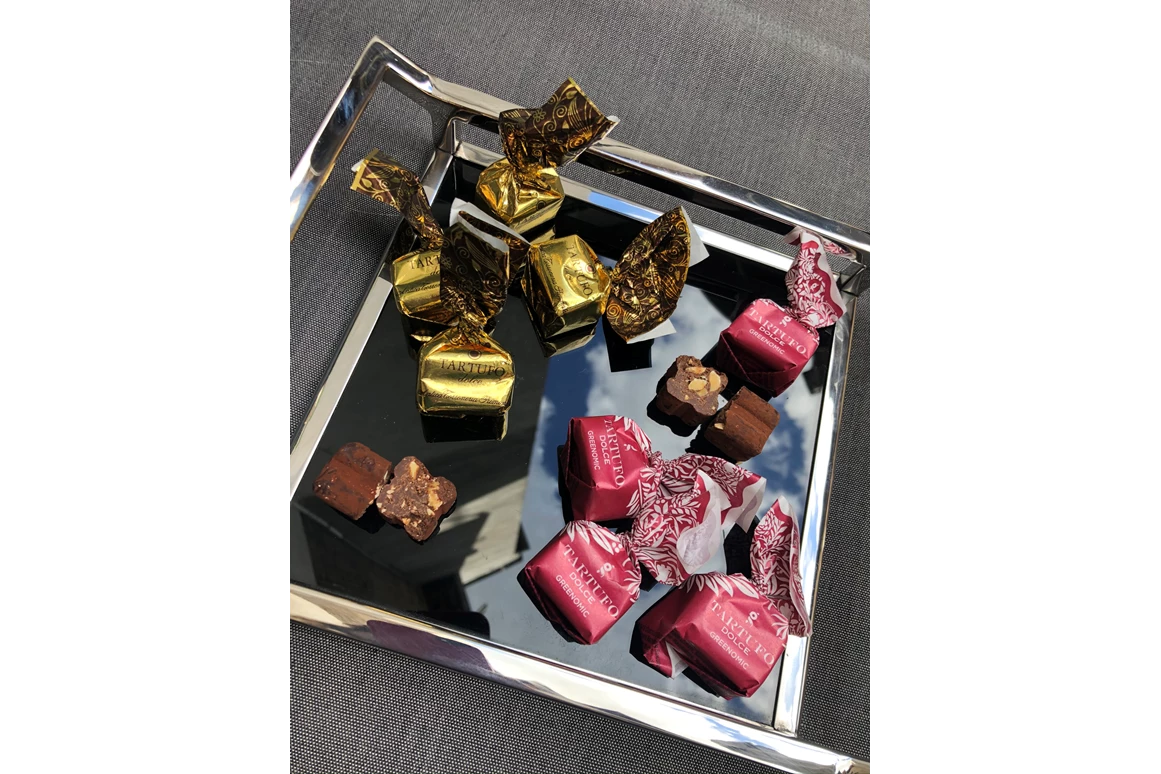 Einkaufen Wiesbaden: Probieren Sie sich durch unser sorgfältig ausgewähltes Sortiment an Delikatessen und entdecken Sie den Gourmet in sich.  - Embellir Wiesbaden